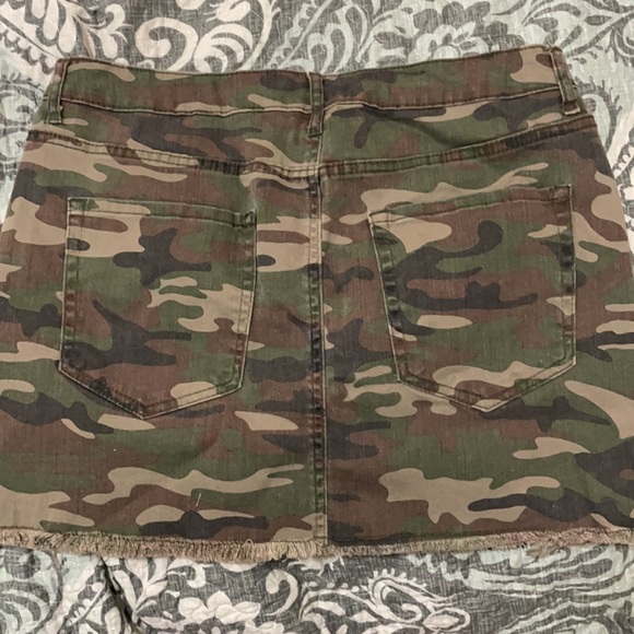 Camo miniskirt - Picture 2 of 3